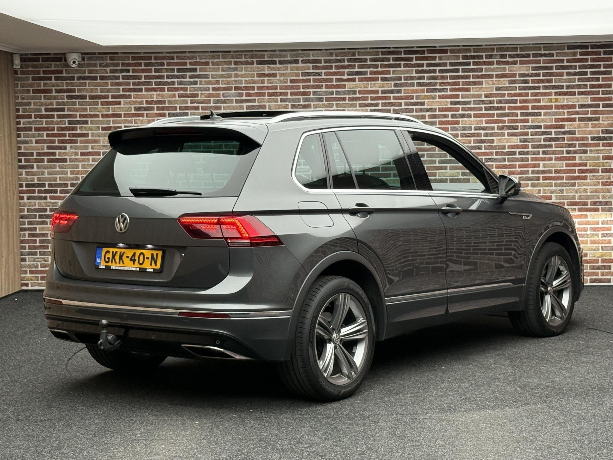 Volkswagen Tiguan 2.0 TSI 4Motion Highline R-line interieur/, Auto's, Dealer onderhouden, Gebruikt, 4 cilinders, 1984 cc