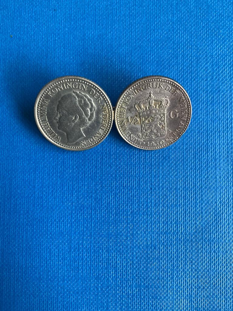 Unieke broche van zilveren halve guldens Wilhelmina, Postzegels en Munten, Penningen en Medailles, Ophalen of Verzenden, Zilver