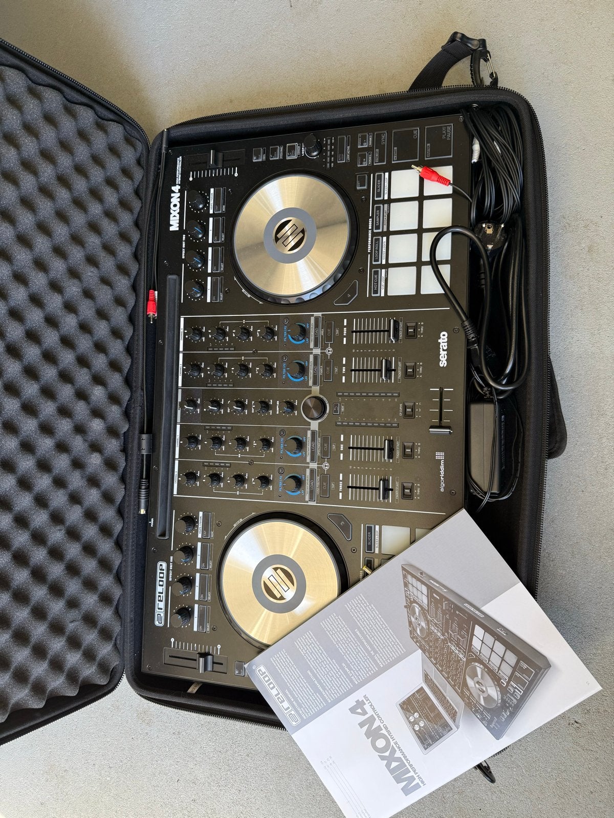 Reloop Mixon 4 DJ-controller met draagtas en toebehoren, Ophalen, Zo goed als nieuw, Dj-set, Reloop