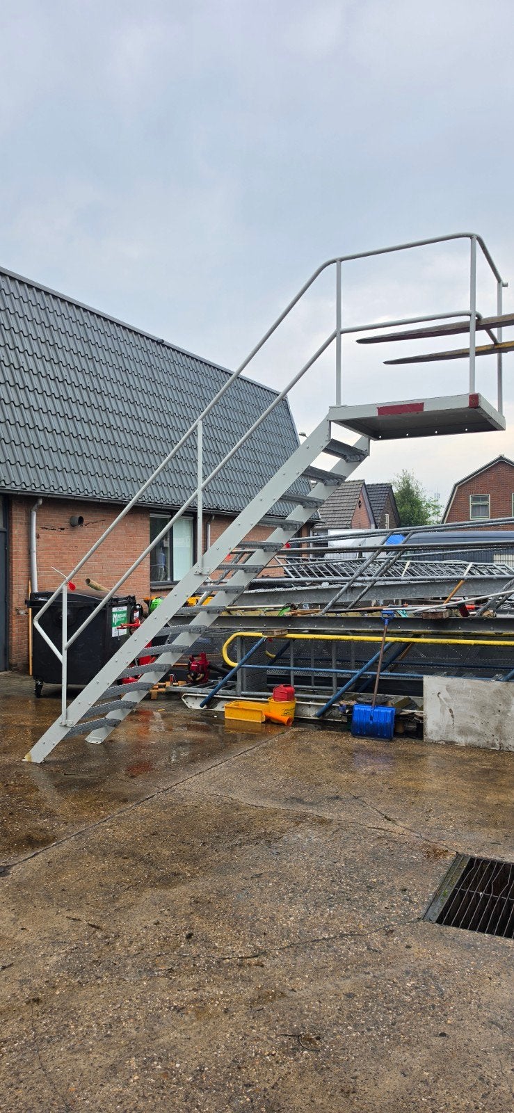 stalen trap met bordes grijs hoog 2.75mtr nor078, Ophalen of Verzenden, 2 tot 4 meter