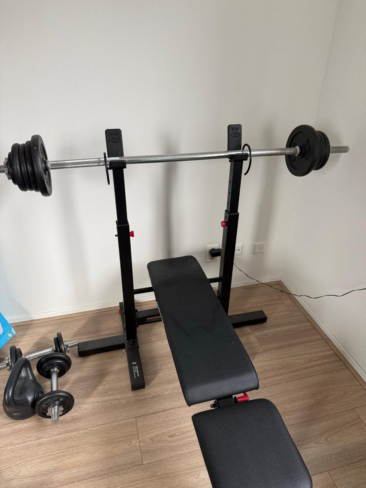 Krachtstation met halterbank, stang en 30kg gewichten, Ophalen, Gebruikt, Krachtstation, Armen