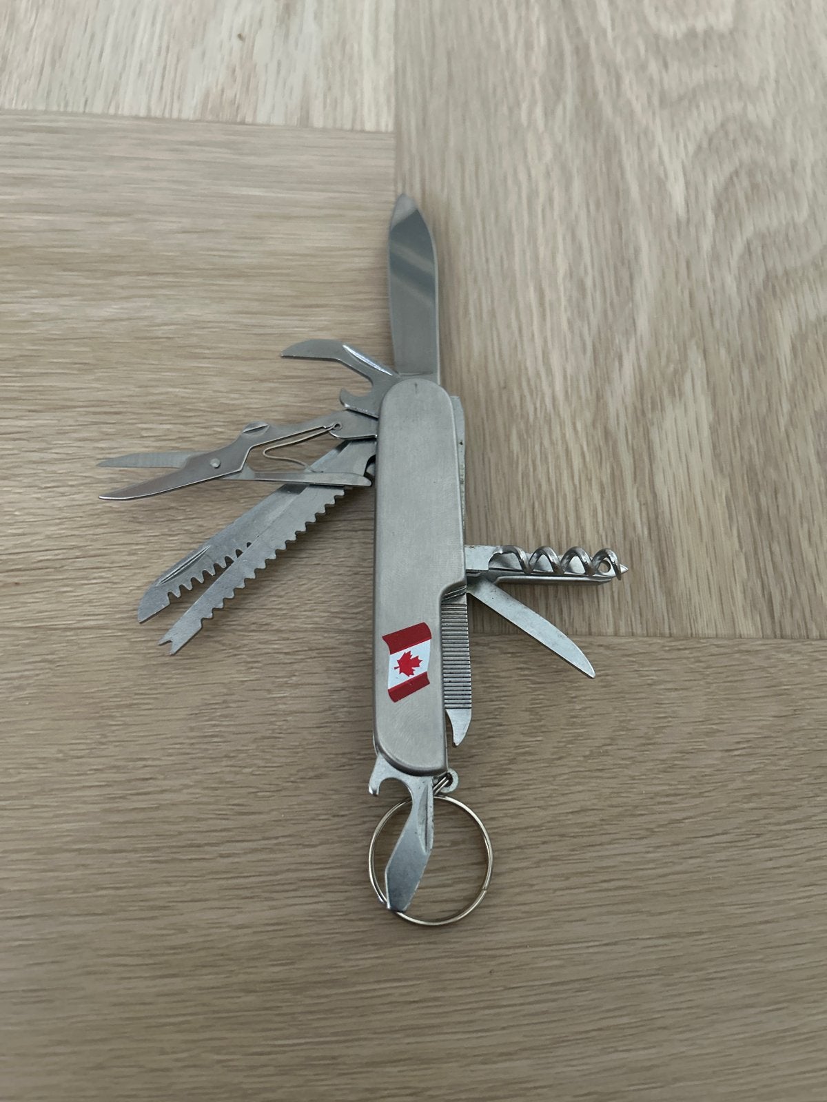 Multitool met Canadese vlag - Handig en compact, Ophalen of Verzenden, Nieuw, Multitool, Overige merken