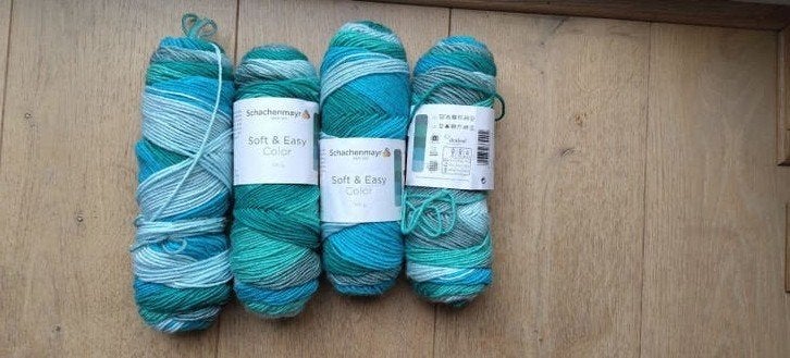 bijna 4 bol Schachenmayr Soft & Easy color, Hobby en Vrije tijd, Breien en Haken, Ophalen, Zo goed als nieuw, Breien of Haken