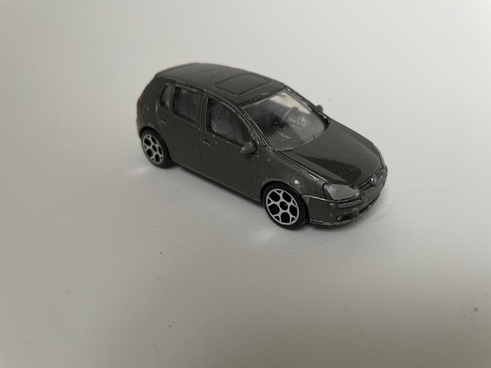 model VW Volkswagen Golf V, antraciet , Majorette, 1/50, Hobby en Vrije tijd, Ophalen of Verzenden, Gebruikt, Auto, Majorette