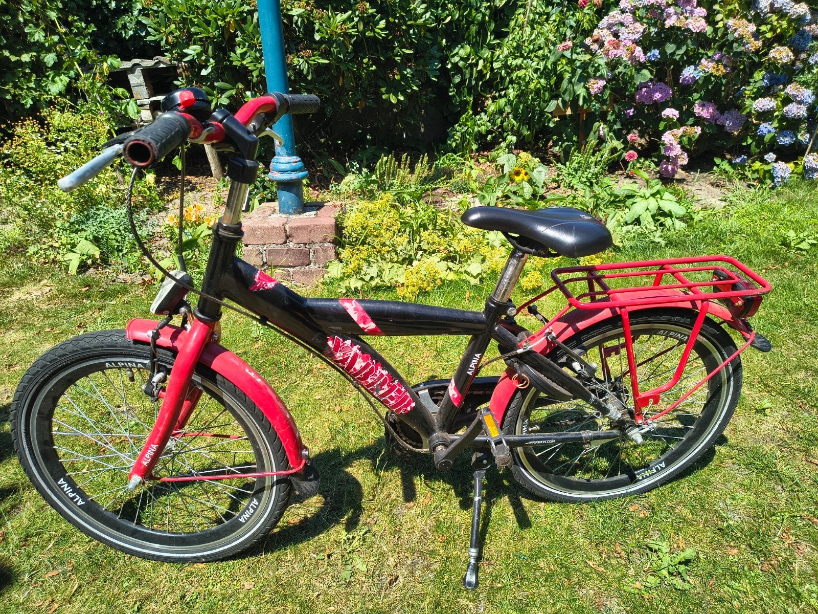 Jongensfiets, rood-zwarte Alpina Yabber, wielmaat 16 inch, Ophalen, Terugtraprem, Gebruikt, Alpina  yabber