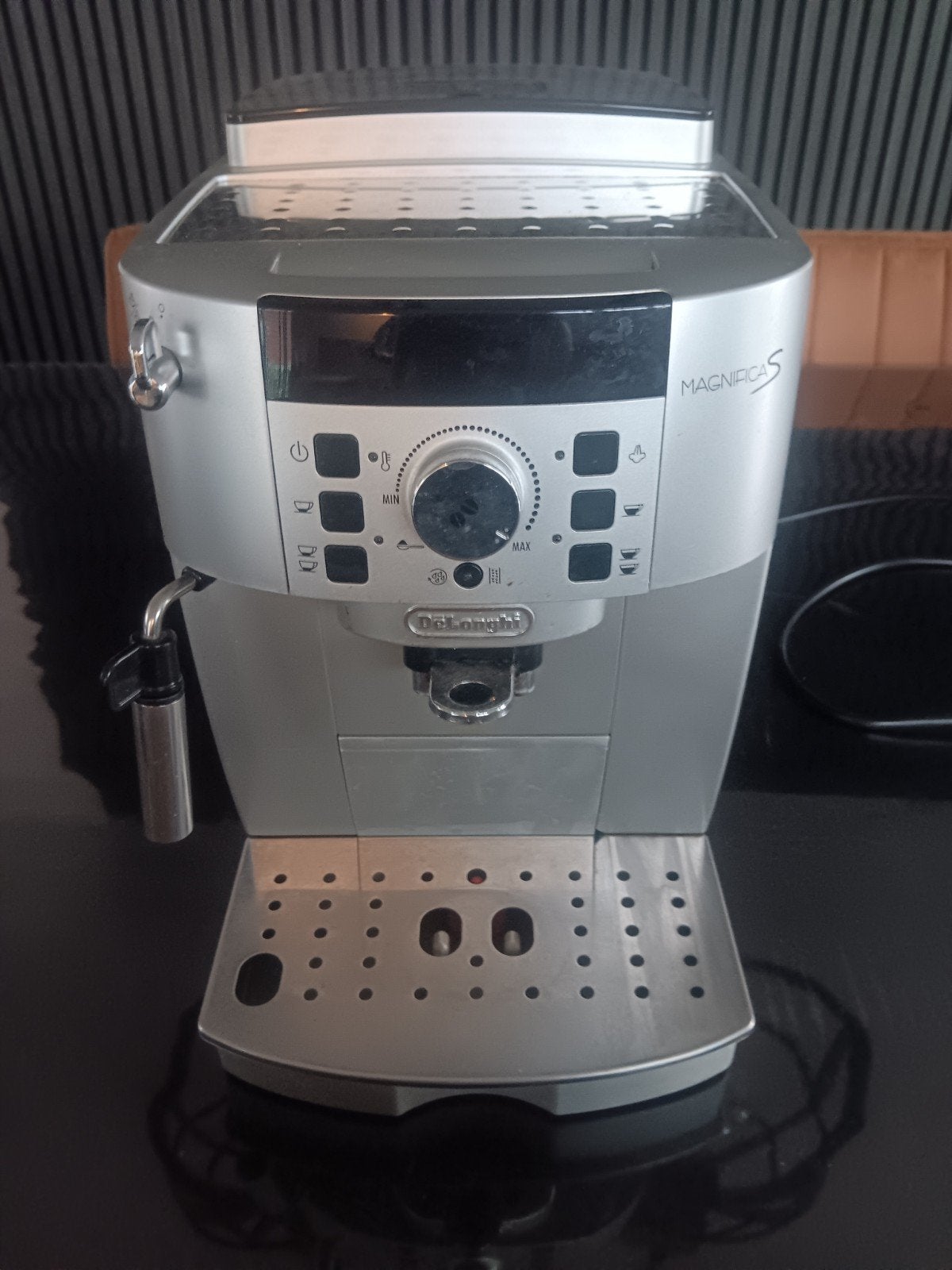 De'Longhi Magnifica S volautomatische espressomachine, Witgoed en Apparatuur, Ophalen, Gebruikt, Espresso apparaat, 10 kopjes of meer