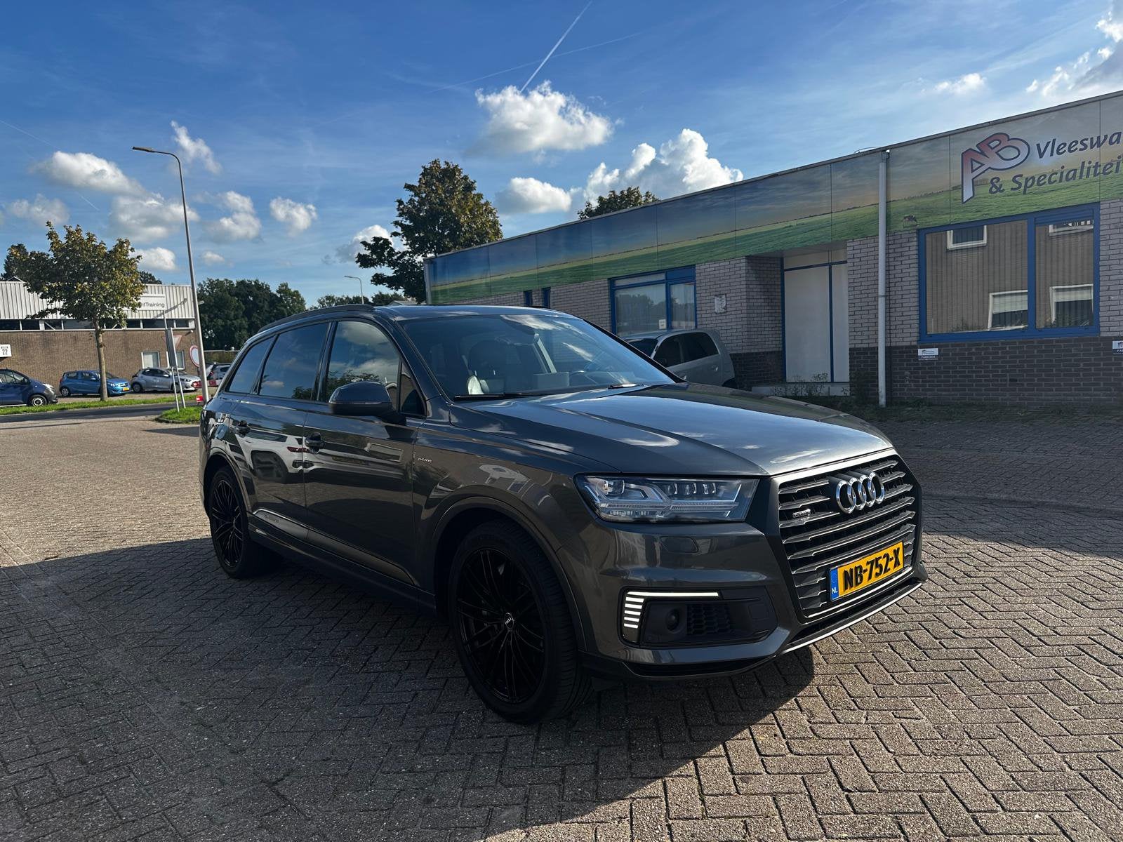 Audi Q7 3.0 TDI 374pk E-tron Quattro Tiptronic 2016 Grijs, Auto's, Automaat, Zwart, 258 pk, 2420 kg
