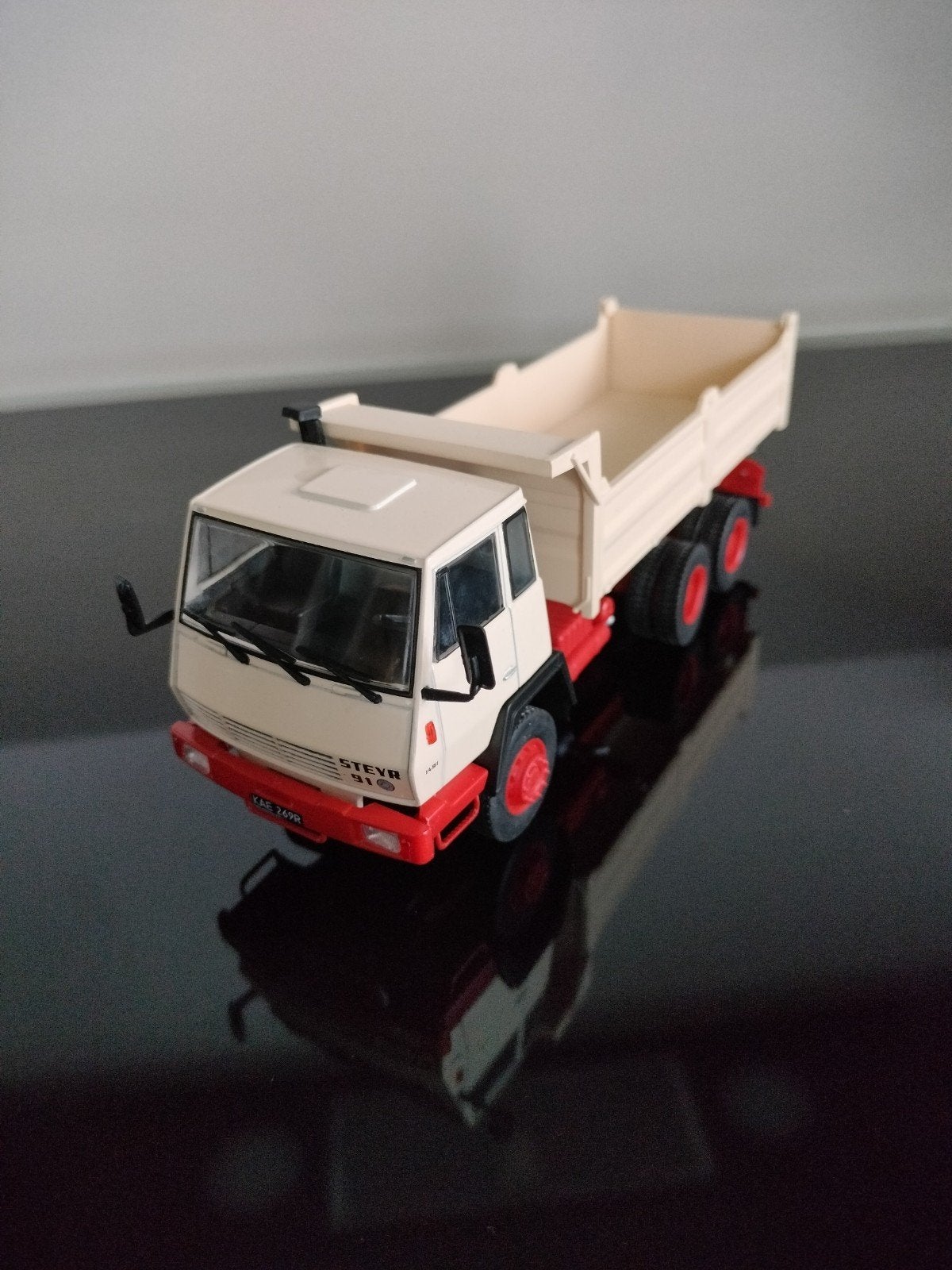 Steyr 91 Kiepwagen 1:43 - Nieuw in doos, Ophalen of Verzenden, Nieuw, Bus of Vrachtwagen