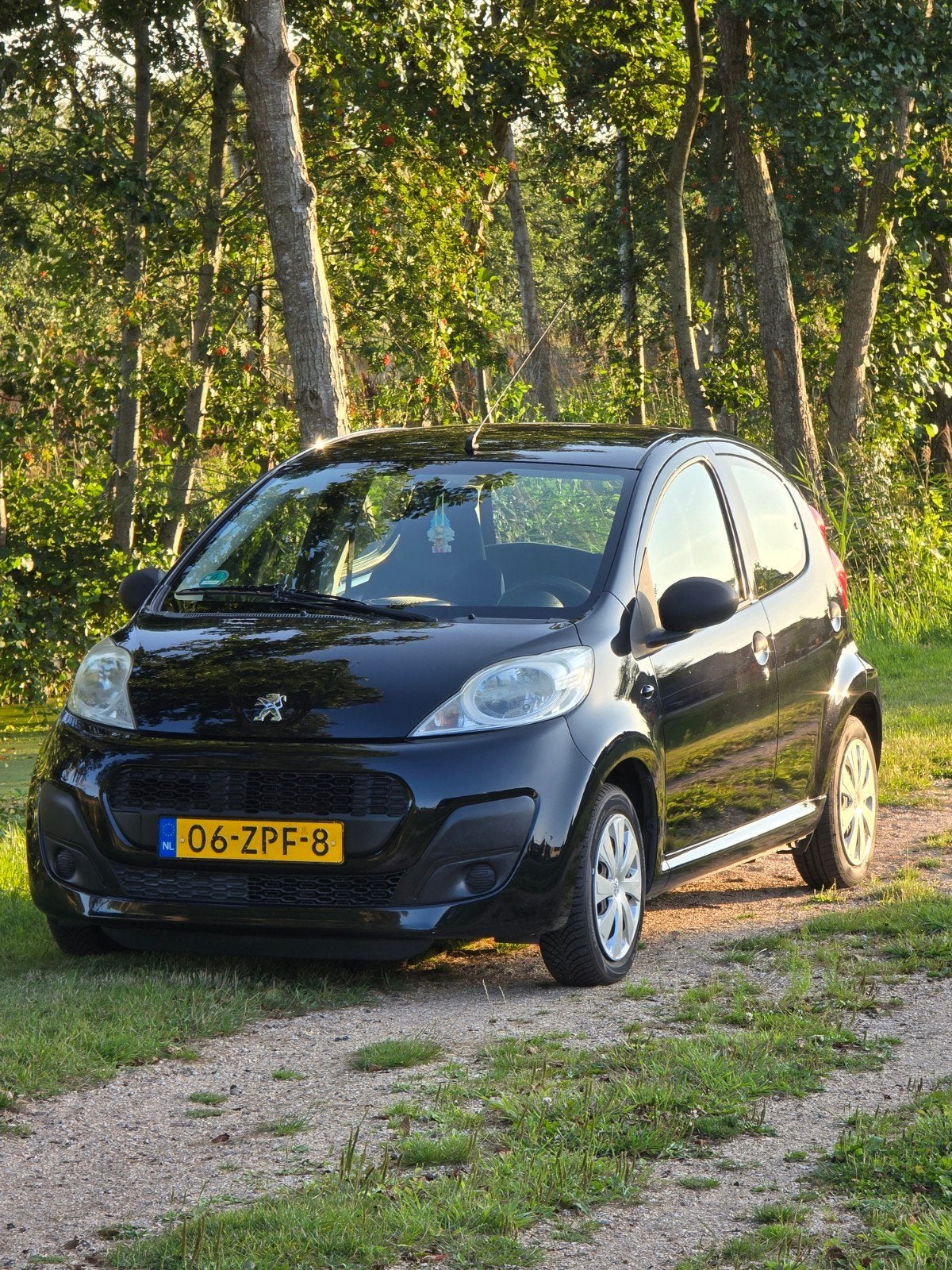 Peugeot 107 1.0 12V 5DR 2013 Zwart, Auto's, Voorwielaandrijving, 4 stoelen, Origineel Nederlands, Handgeschakeld