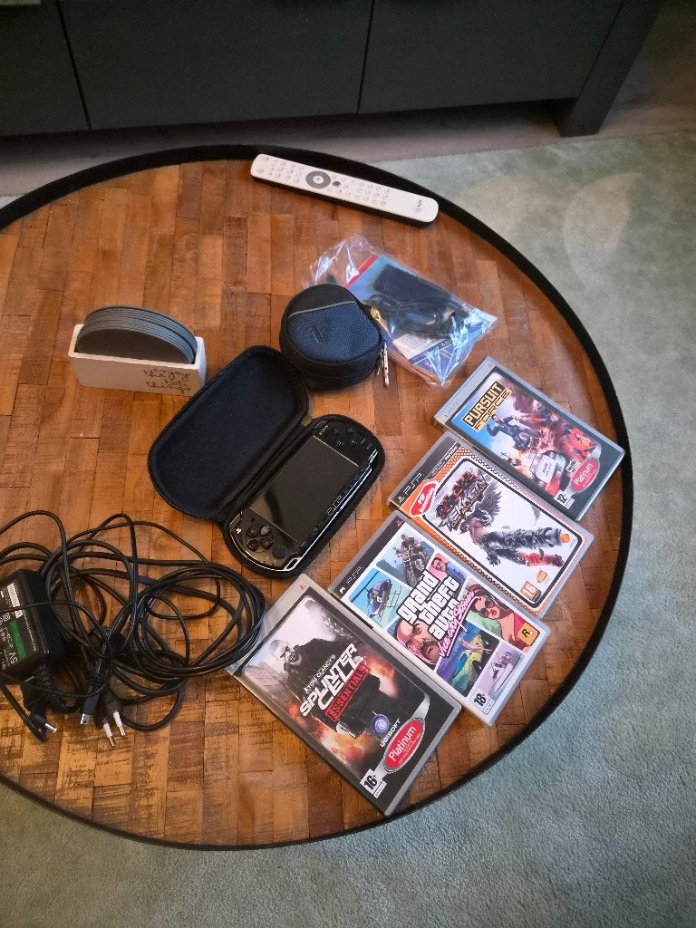 PSP 2000 slim, Ophalen, Met games, Zo goed als nieuw, PSP Slim