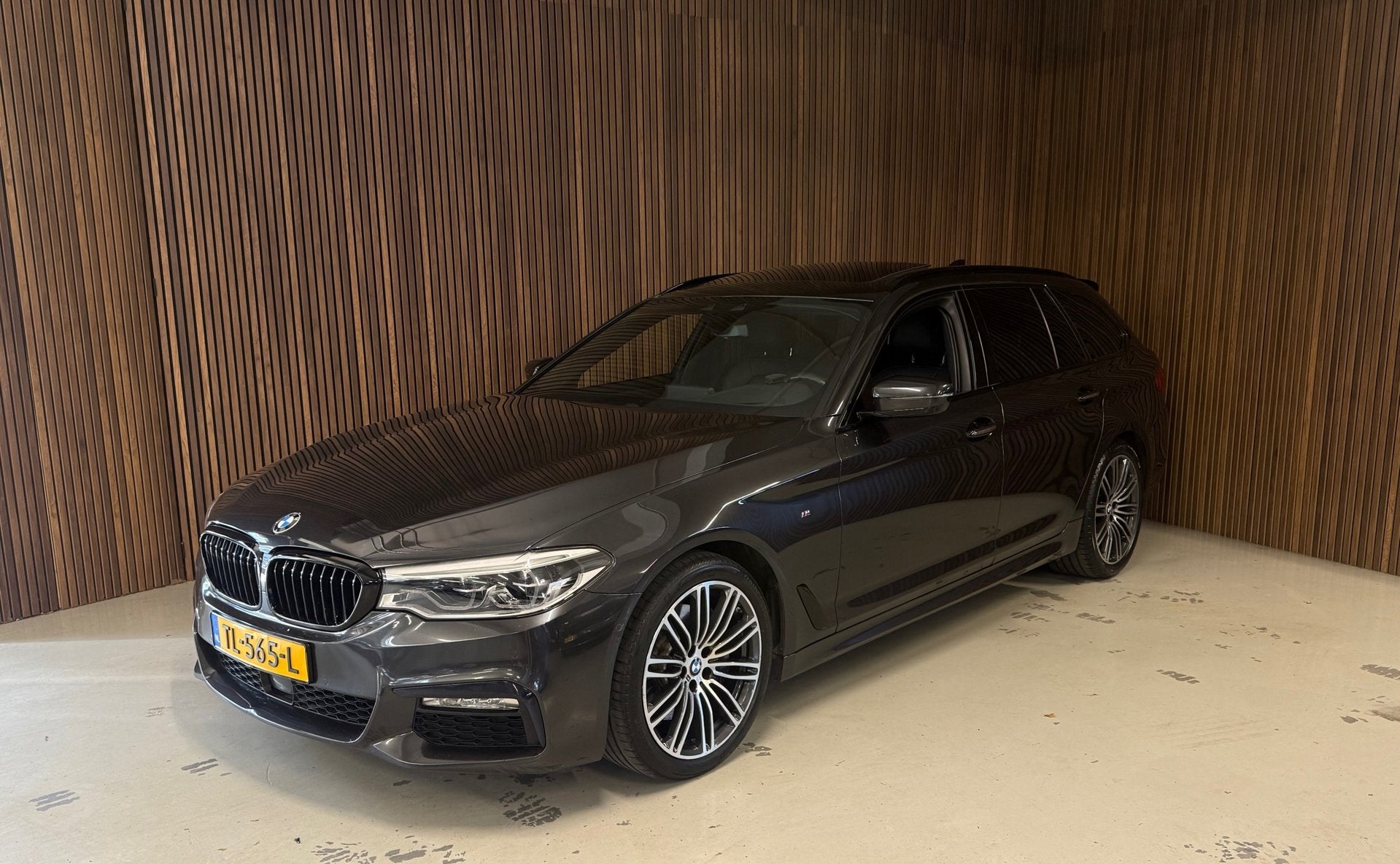 BMW 5-serie Touring 530i xDrive High Executive - M Pakket -, Automaat, 1998 cc, Gebruikt, 4 cilinders