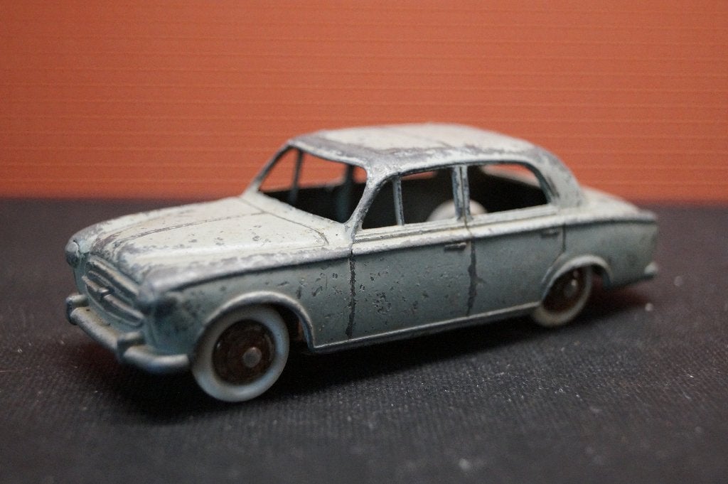 Dinky toy Geen Atlas!! Peugeot 403 no 24B, Antiek en Kunst, Verzenden