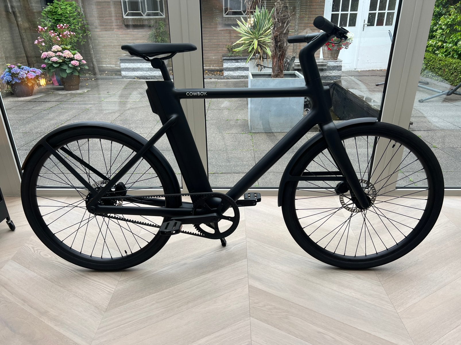 Cowboy Cruiser Zwart Mei 2026, Ophalen, Zo goed als nieuw, 50 km per accu of meer, 55 tot 59 cm