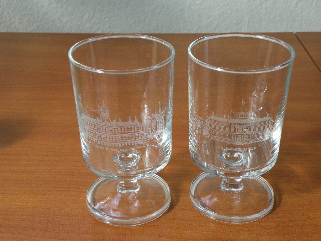 Glazen met afbeelding paleizen. 2 Stuks., Glas of Glazen, Ophalen of Verzenden, Overige stijlen, Glas