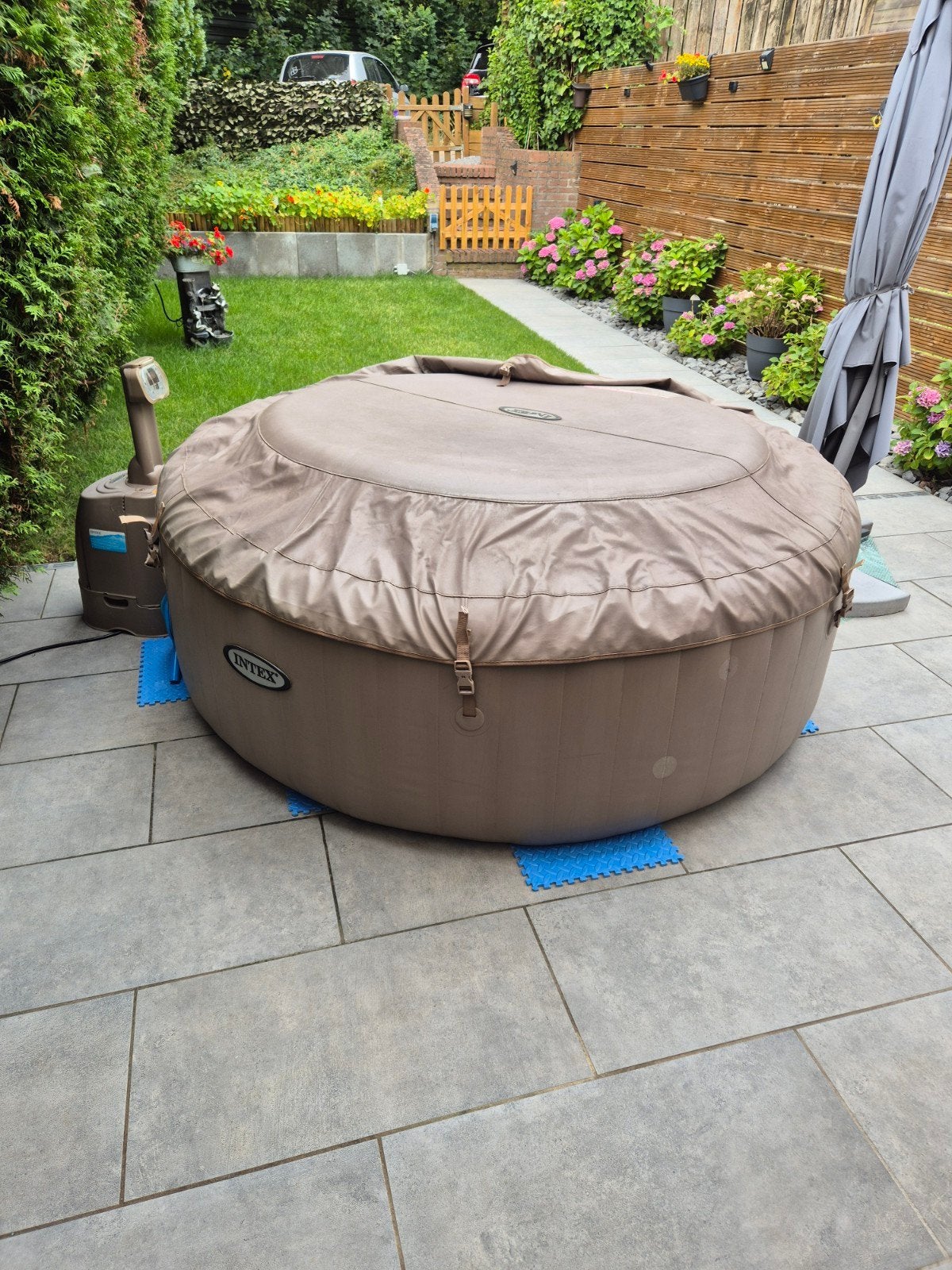 Intex Jacuzzi - loopt langzaam leeg, pomp perfect, Tuin en Terras, Ophalen, Gebruikt, Pomp