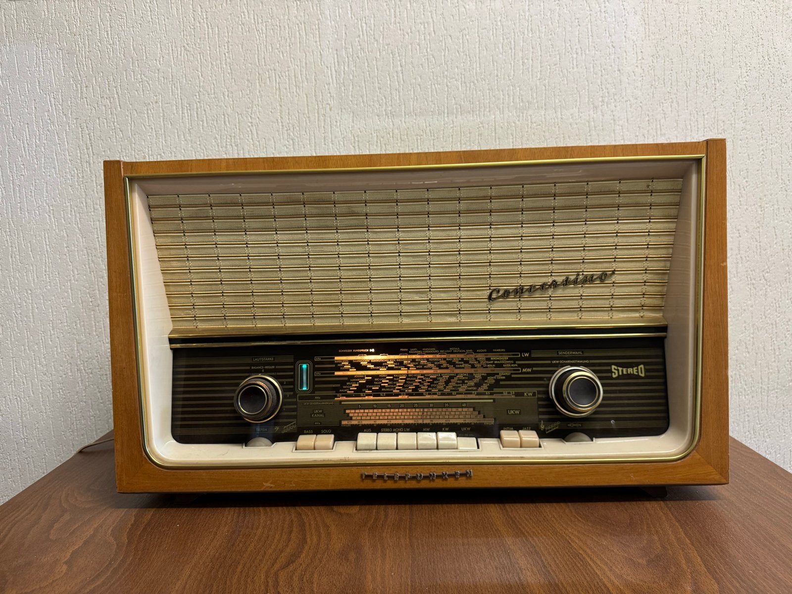 Telefunken Concertino 2194 buizenradio - Vintage Stereo