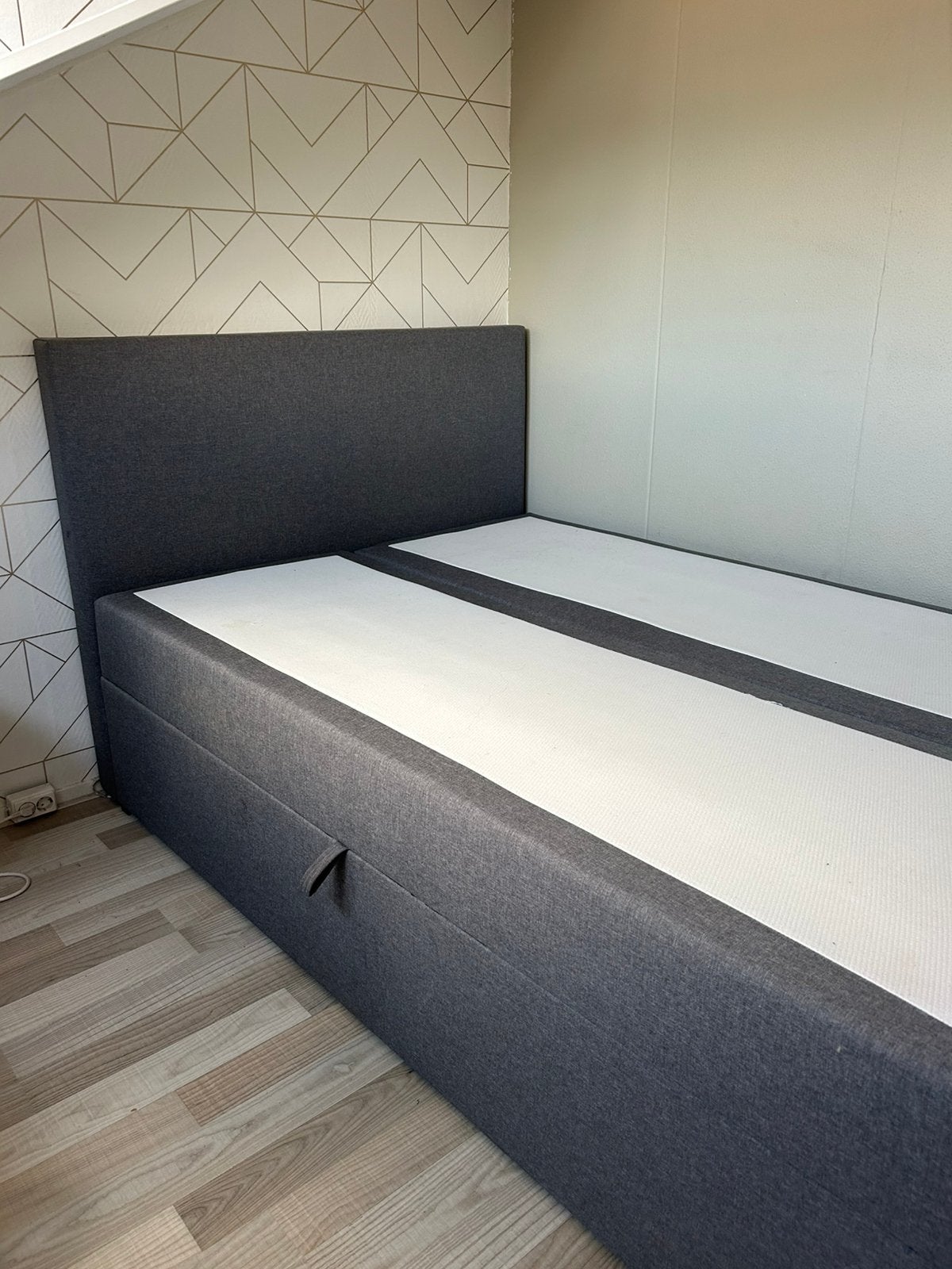 Boxspring met laadruimte 140x200
