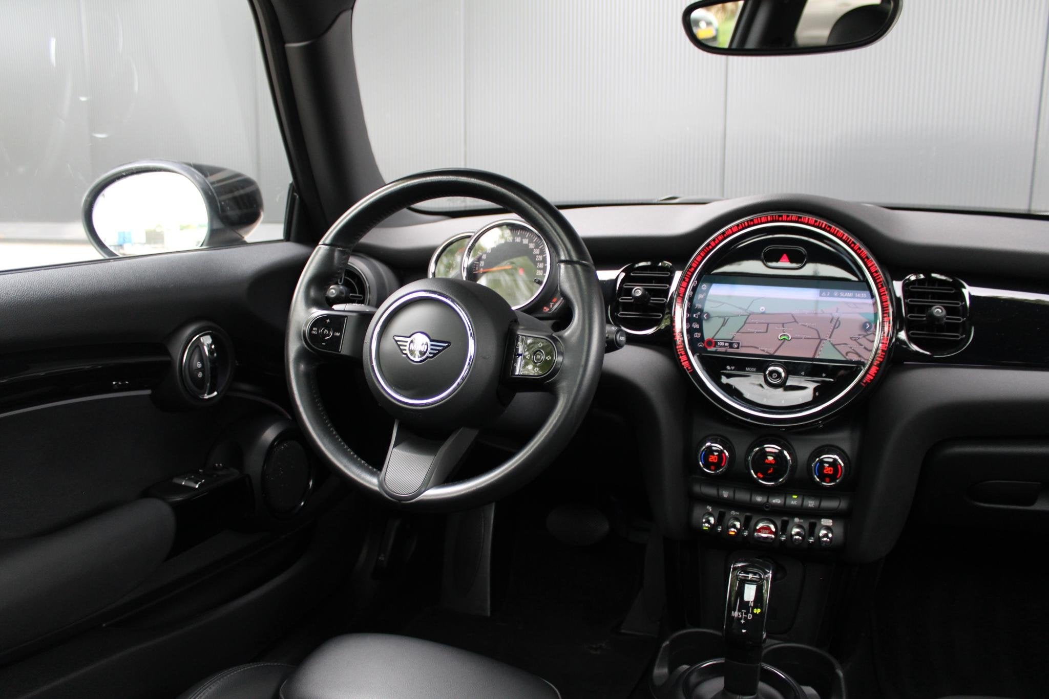 MINI Cooper 1.5 Camden Edition | Pan.Dak | Rear View Cam. |, Auto's, Mini, 12 maanden, 136 pk, 4 stoelen, Bedrijf