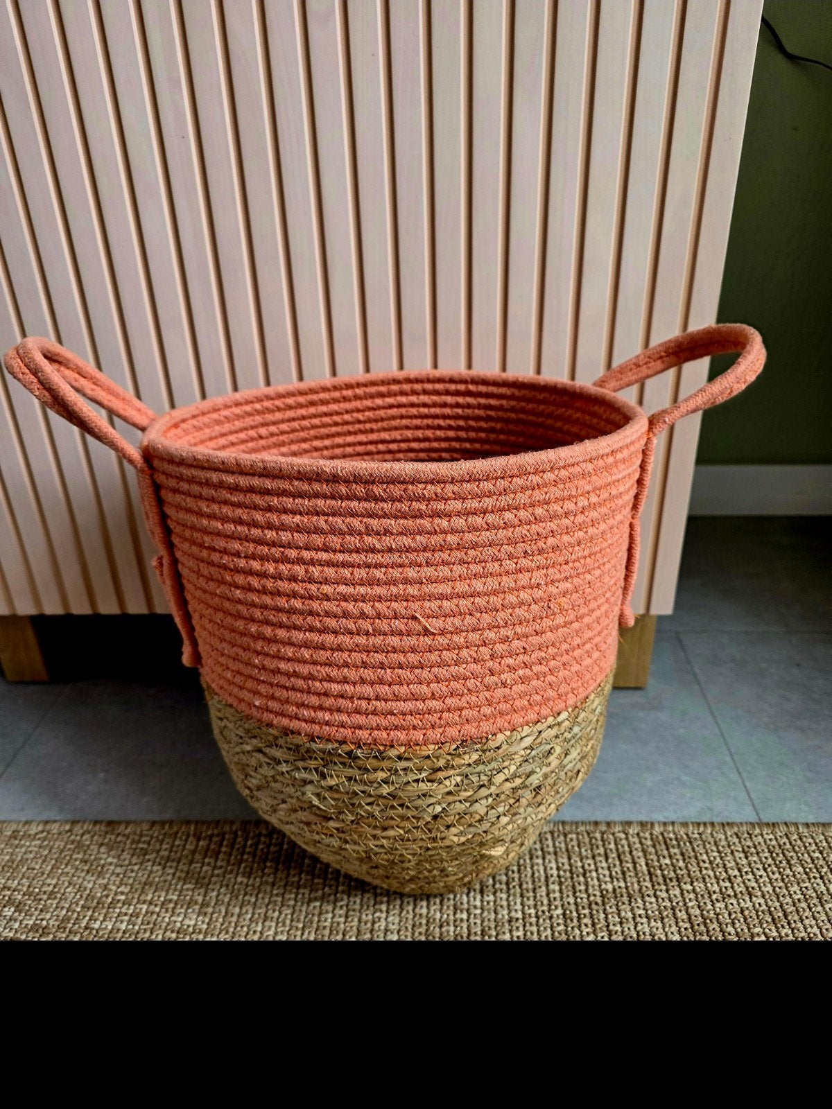Decoratieve mand van touw en riet - Oranje/Naturel 25x30h, Ophalen, Gebruikt, Mand, Gevlochten
