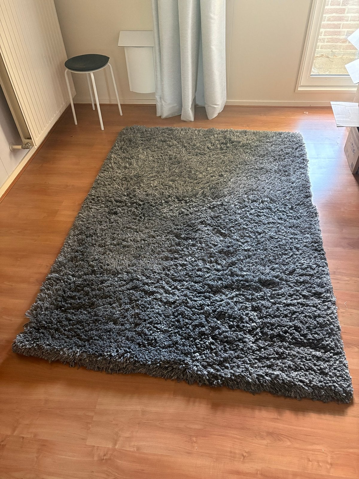 Donkergrijs vloerkleed 1.40m x 2.05m, Ophalen, Gebruikt, 100 tot 150 cm, 200 cm of meer