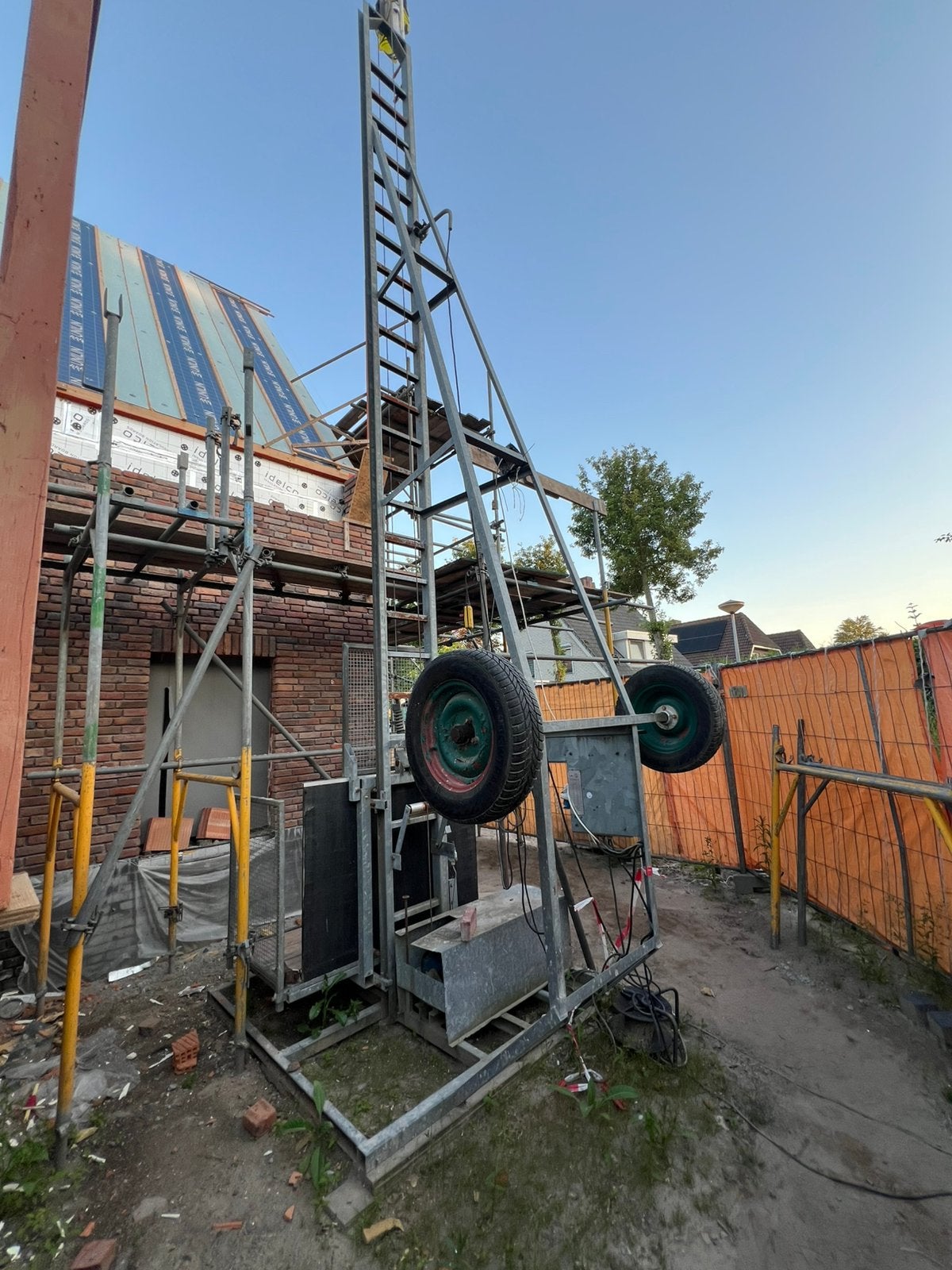 Bouwlift 220 volt, Doe-het-zelf en Verbouw, Bouwliften, Ophalen, Zo goed als nieuw, Bouwlift