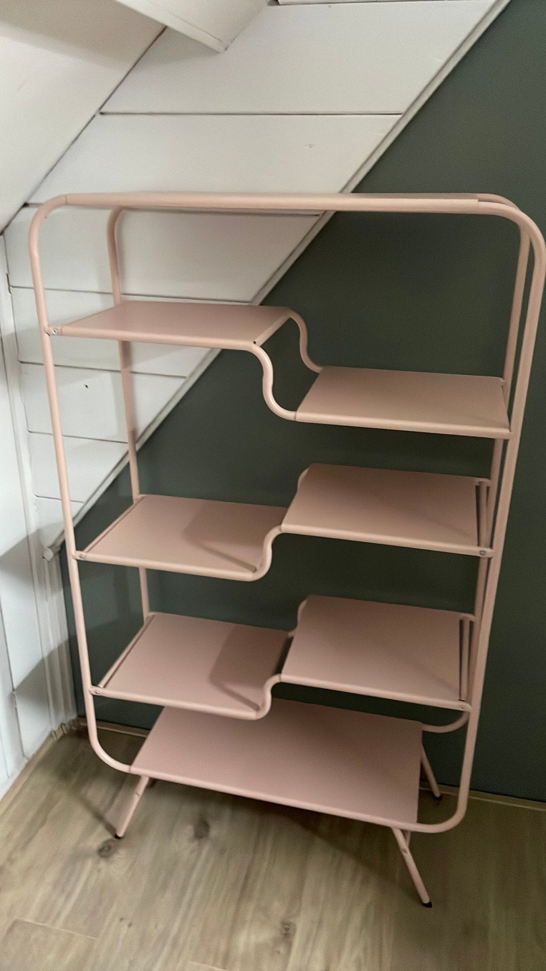 Leuke lichtroze stellingkast van Kwantum, Huis en Inrichting, Ophalen, Zo goed als nieuw