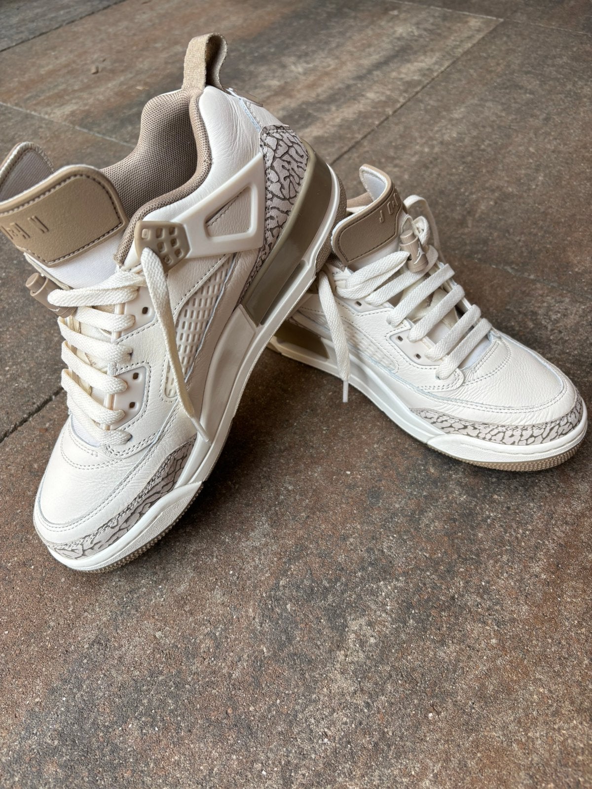 Nike Jordan Spizike low (Dames), Ophalen of Verzenden, Zo goed als nieuw, Beige