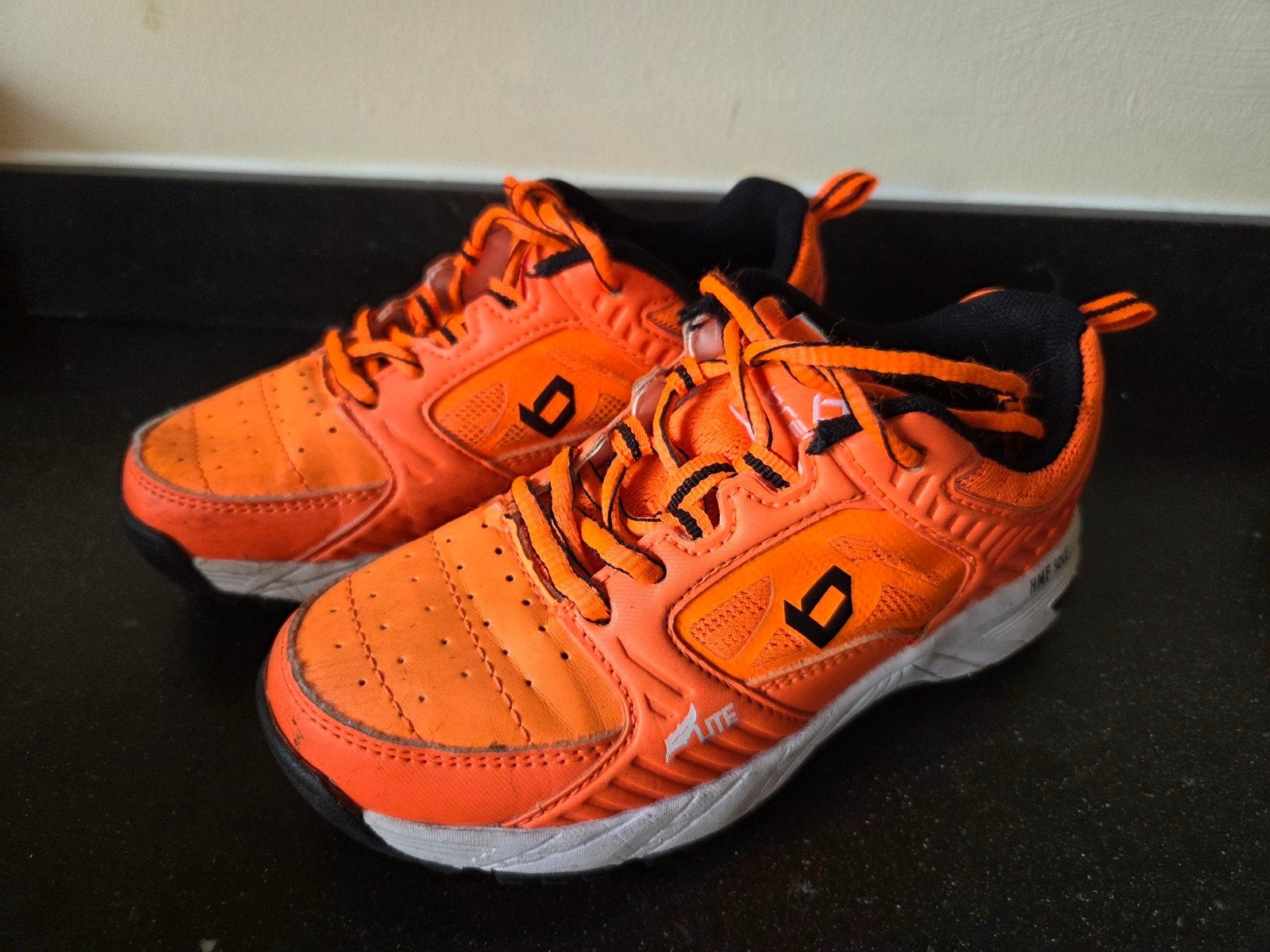 Brabo hockeyschoenen (veld) maat 31, Sport en Fitness, Hockey, Ophalen, Zo goed als nieuw