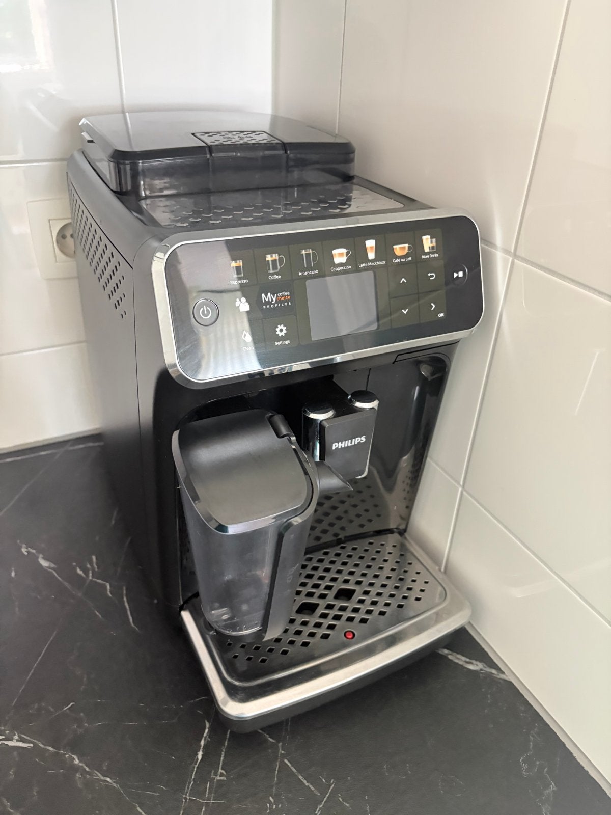 Philips LatteGo 5400 - Volautomatische Espressomachine, Witgoed en Apparatuur, Koffiezetapparaten, Ophalen, Afneembaar waterreservoir