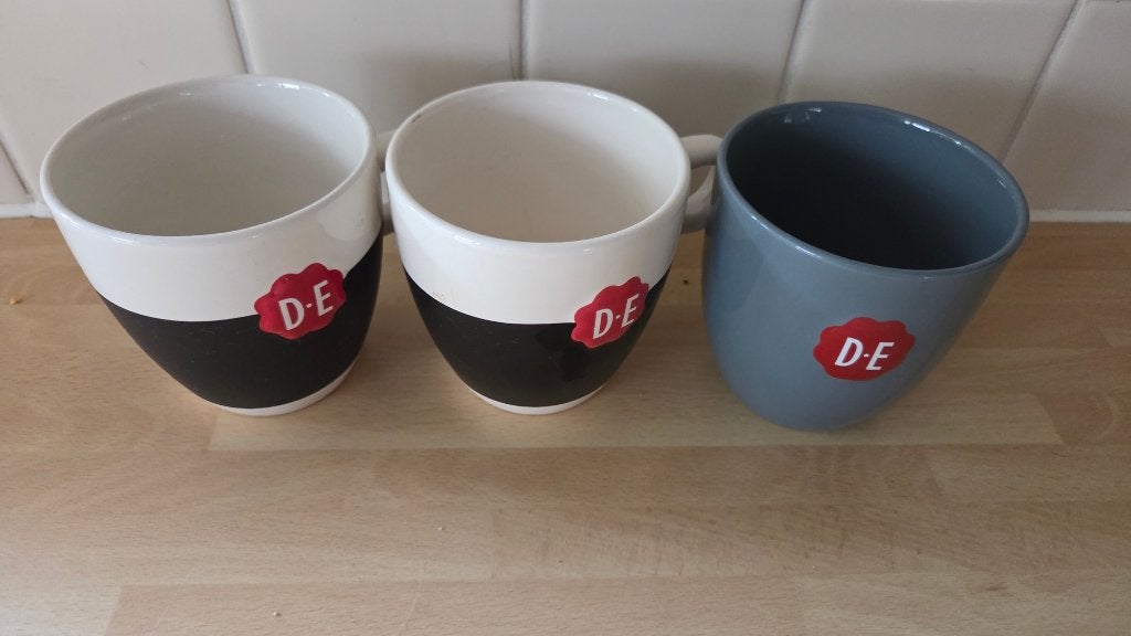 4x DE Mokken en 1x DE beker, Ophalen of Verzenden, Zo goed als nieuw, Overige stijlen, Kop(pen) en/of Schotel(s)
