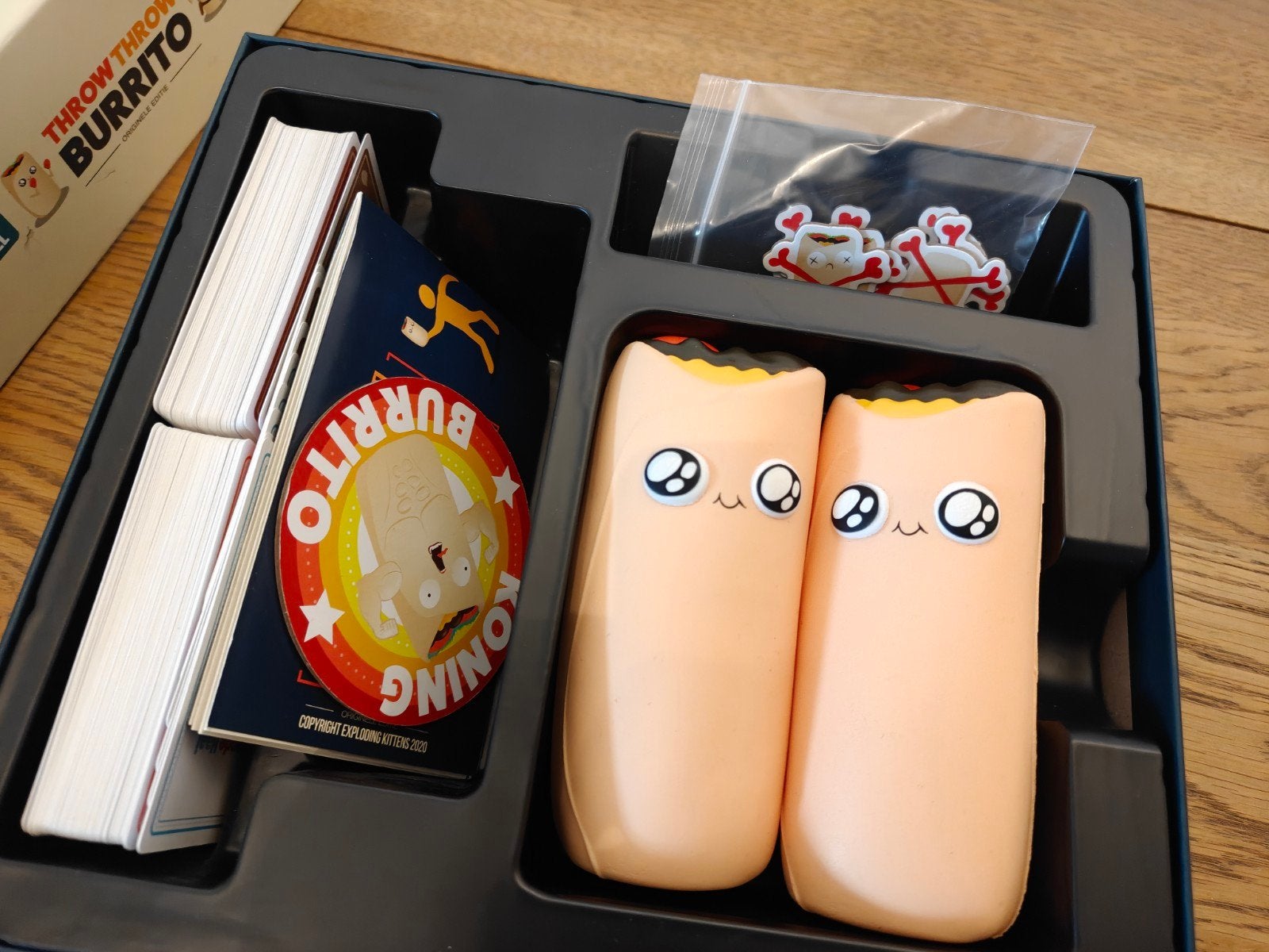 Throw Throw Burrito - Compleet kaartspel, Drie of vier spelers, Ophalen of Verzenden, Zo goed als nieuw, Exploding Kittens