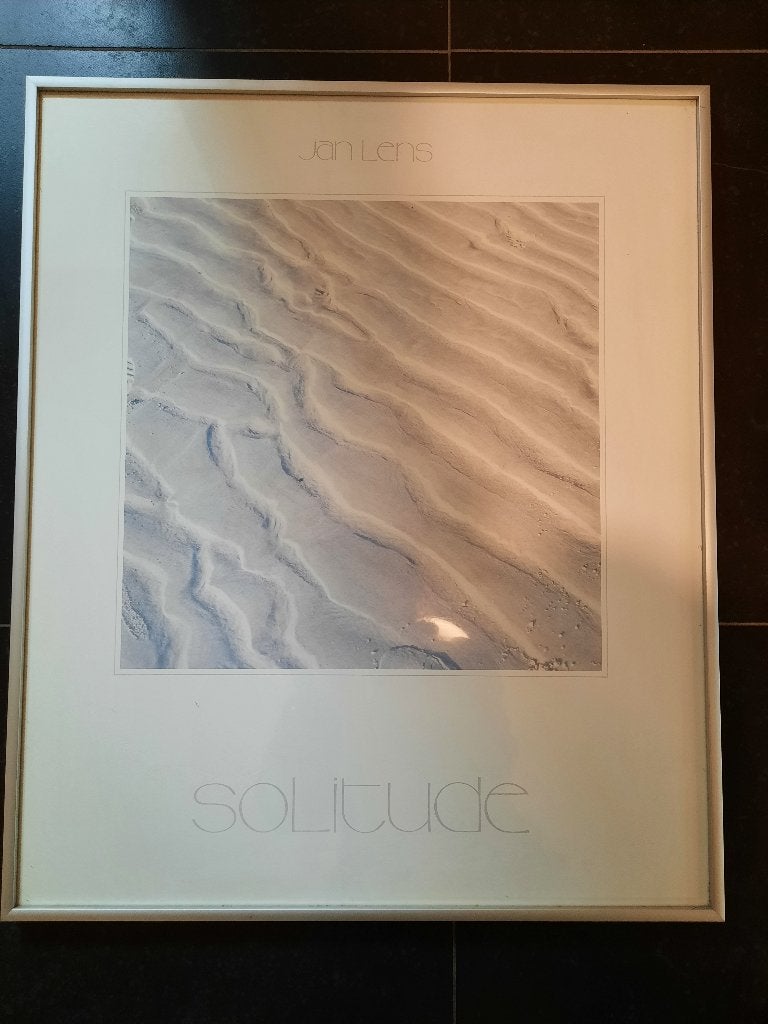POSTER ‘SOLITUDE’ VAN JAN LENS, Rechthoekig Staand, Met lijst, Ophalen of Verzenden, Zo goed als nieuw