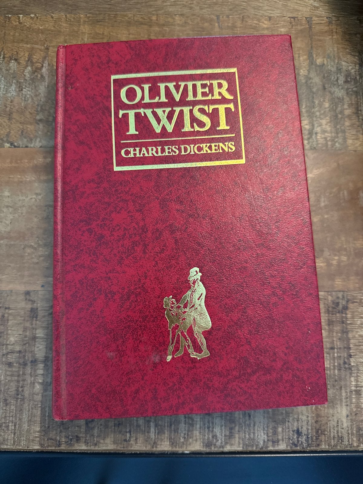 Olivier Twist - Charles Dickens (Rood, Gouden Opdruk), Ophalen of Verzenden, Gelezen, Wereld overig