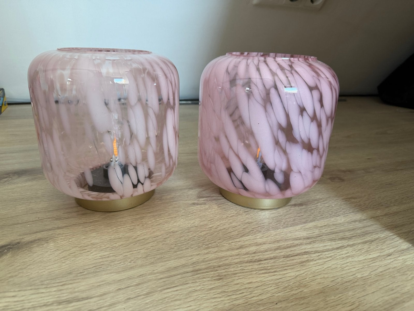 Twee roze Action lampen met gespikkeld glas, Ophalen, Overige merken, Gebruikt, Roze