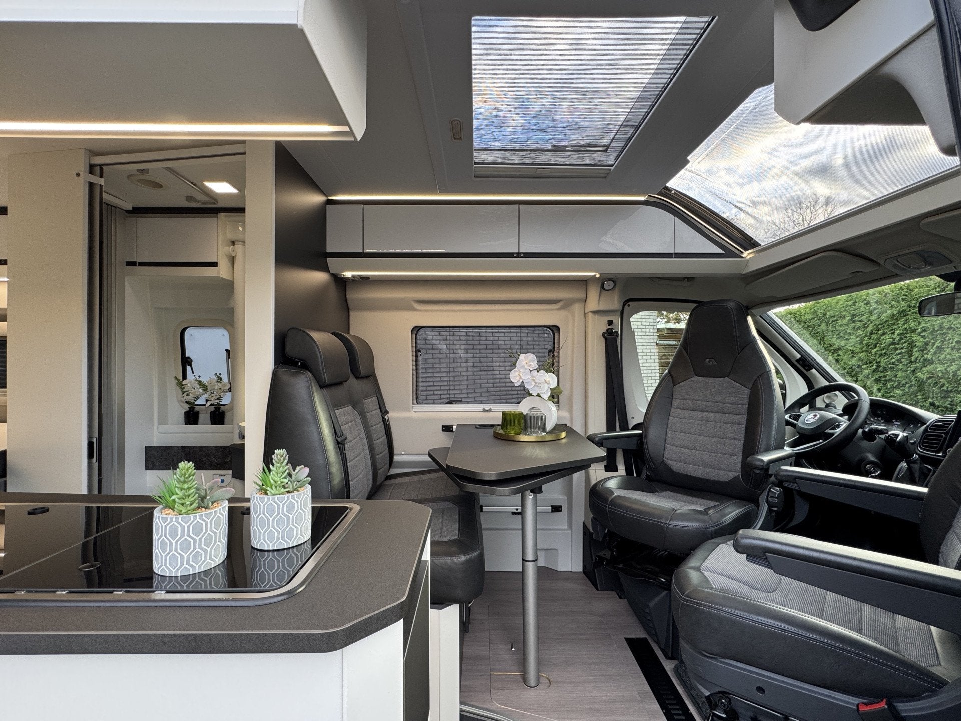 Adria Twin Supreme 640 SGX 160 pk AUTOMAAT 9-Traps Euro6 Fia, Caravans en Kamperen, Campers, Automaat, Buscamper of Camperbus