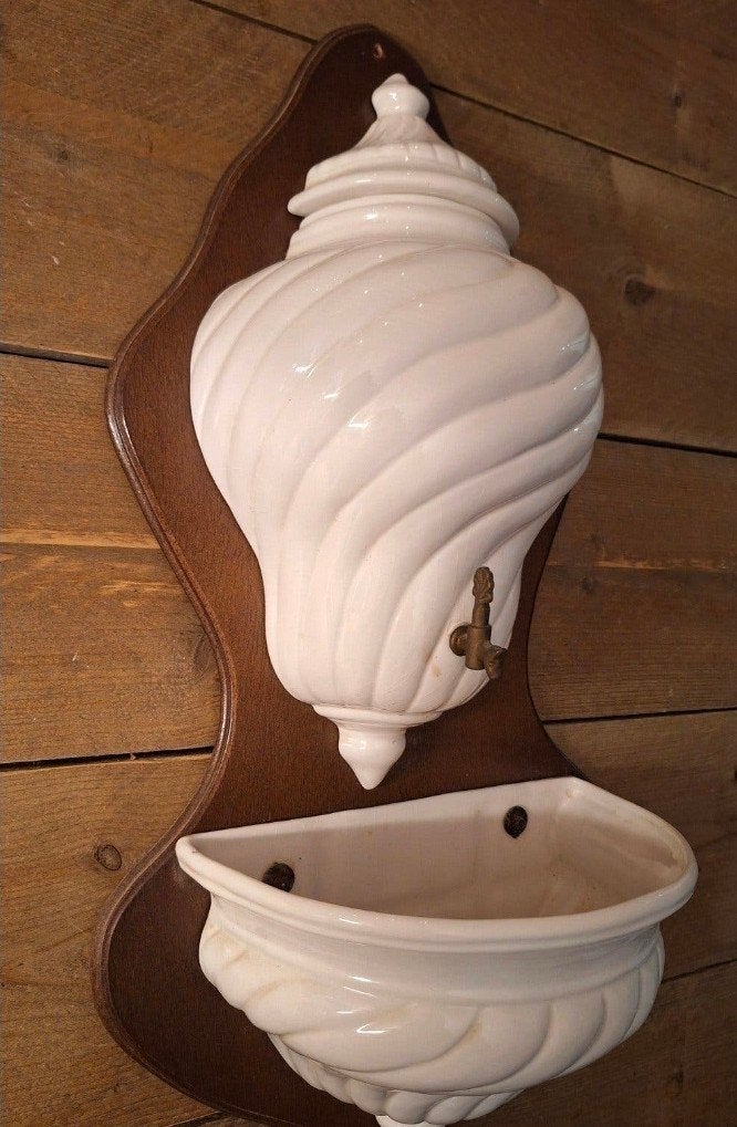 Vintage wandfontein van glanzend keramiek op houten plaat, Antiek en Kunst, Ophalen