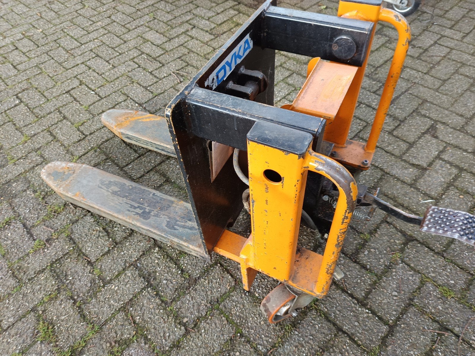 kisten kantelaar, Ophalen