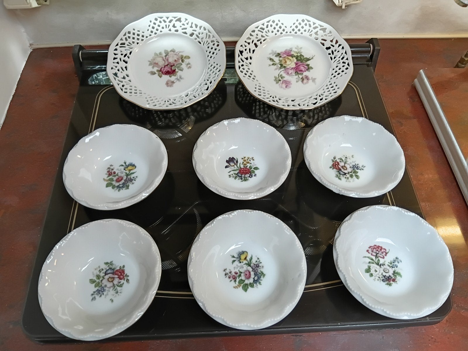 6 x kleine bordjes en 2x grote borden porselein !!, Ophalen