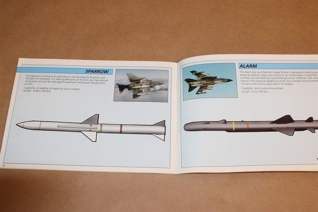 RAF Vliegtuigen & Raketten — Veel illustraties, Ophalen of Verzenden, Tweede Wereldoorlog, Zo goed als nieuw, Overige onderwerpen