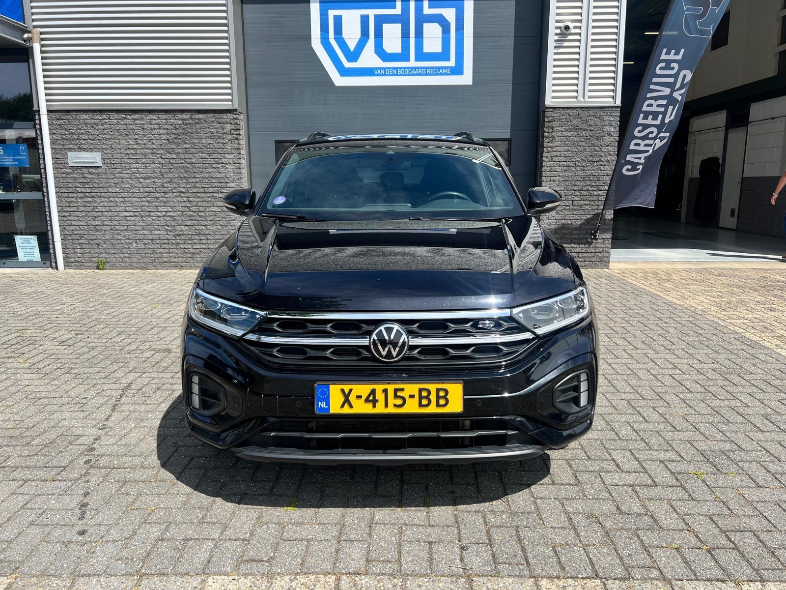 Volkswagen T-Roc 1.5 TSI 150pk 7-DSG 2023 Zwart R-Line, 1258 kg, 1498 cc, 4 cilinders, Leder en Stof