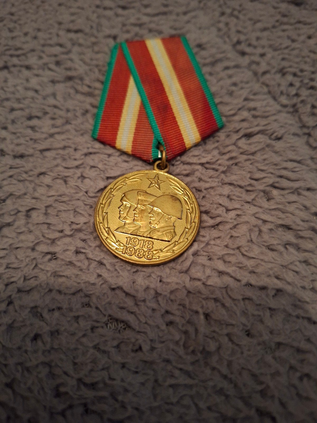 Sovjet Medaille 1918-1988 - 70 Jaar Strijdkrachten, Ophalen of Verzenden, Overige soorten, Overige gebieden, Lintje, Medaille of Wings