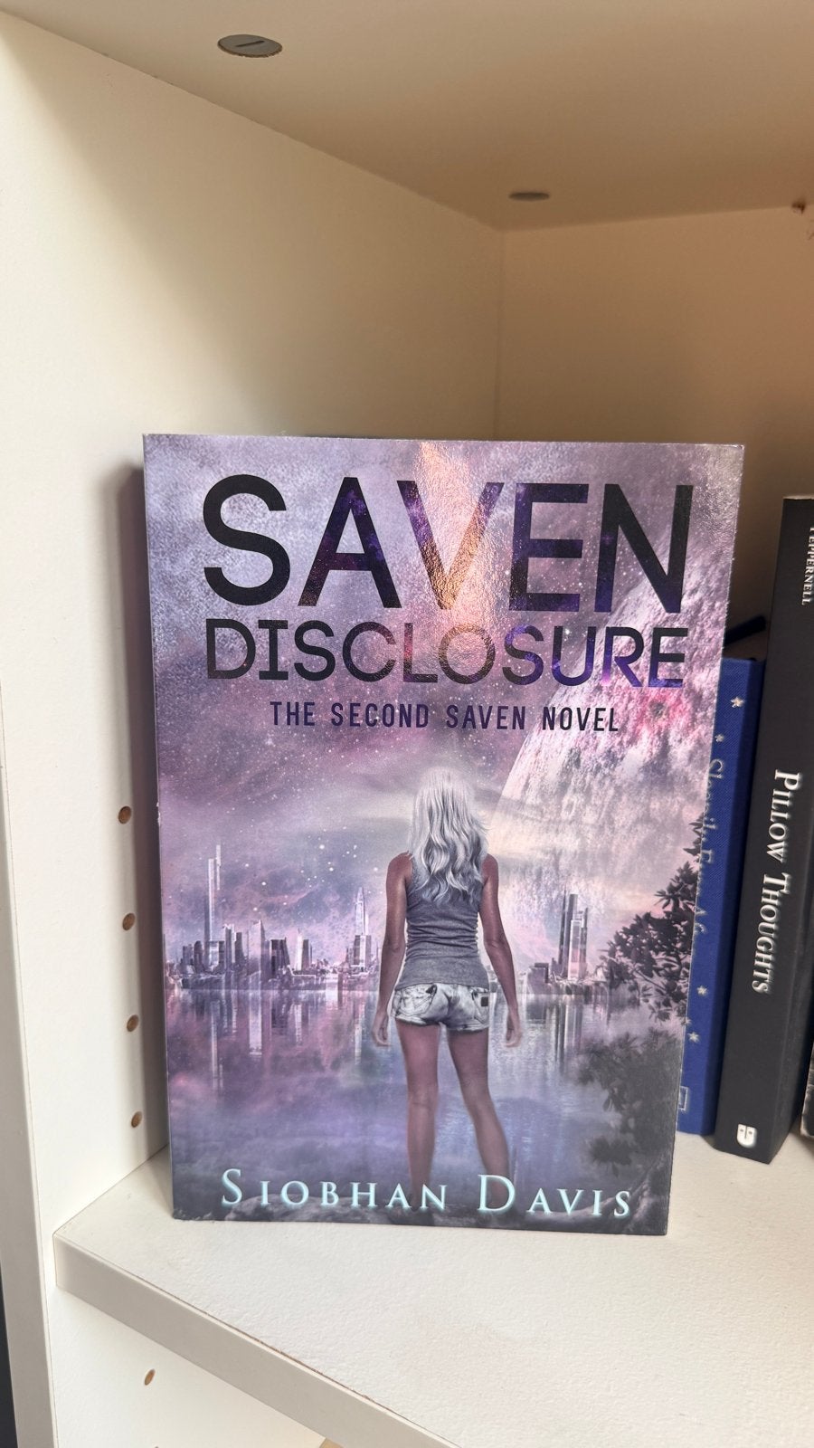 Deel 2 en 3 van de Saven series - engelstalig, Ophalen of Verzenden, Gelezen