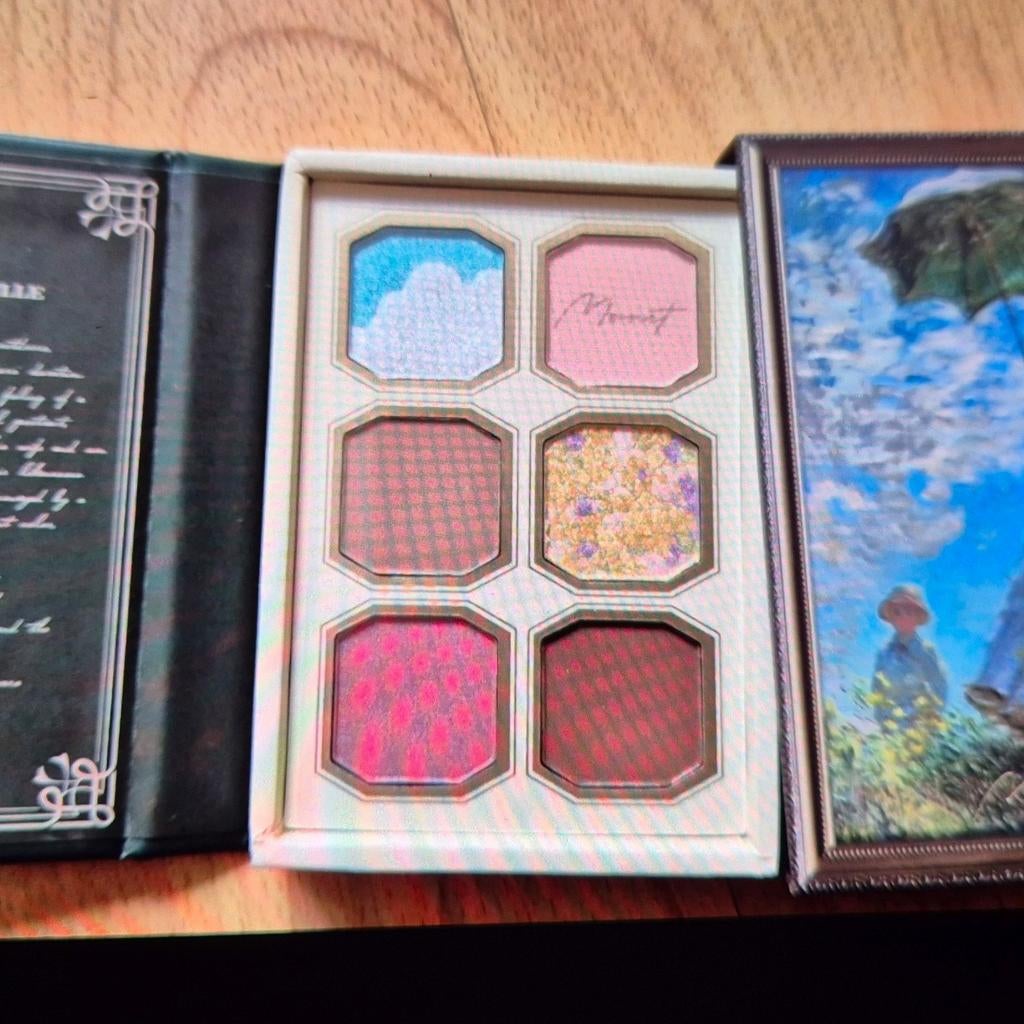 Gloednieuw Monet oogschaduw palette., Ophalen of Verzenden, Nieuw, Overige kleuren, Ogen