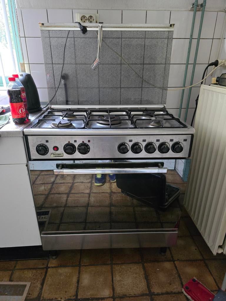 Goed werkend gasfornuis met 5 pitten en grote oven, Witgoed en Apparatuur, Fornuizen, Gebruikt, 60 cm of meer, Ophalen of Verzenden
