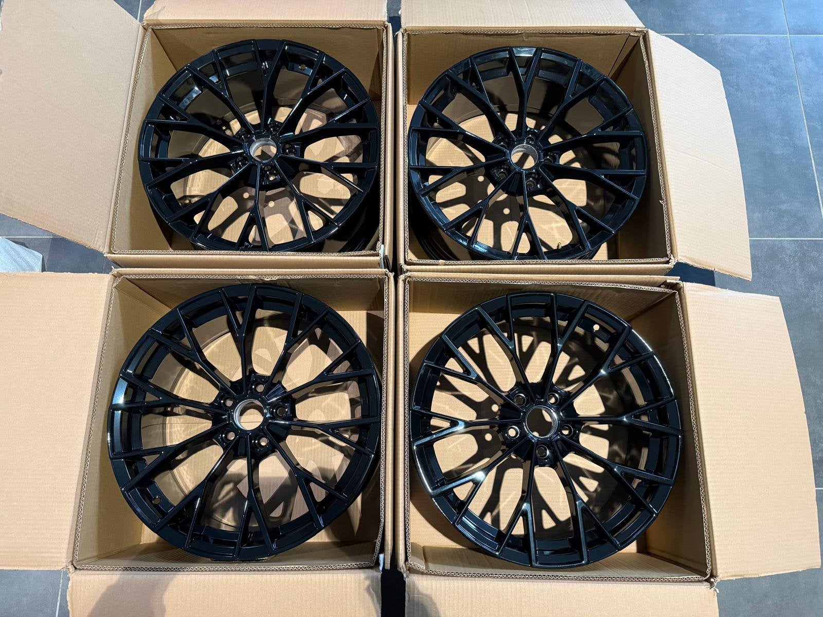 Nieuwe 19 inch Warmenau velgen – Gloss Black – ongebruikt!, Ophalen