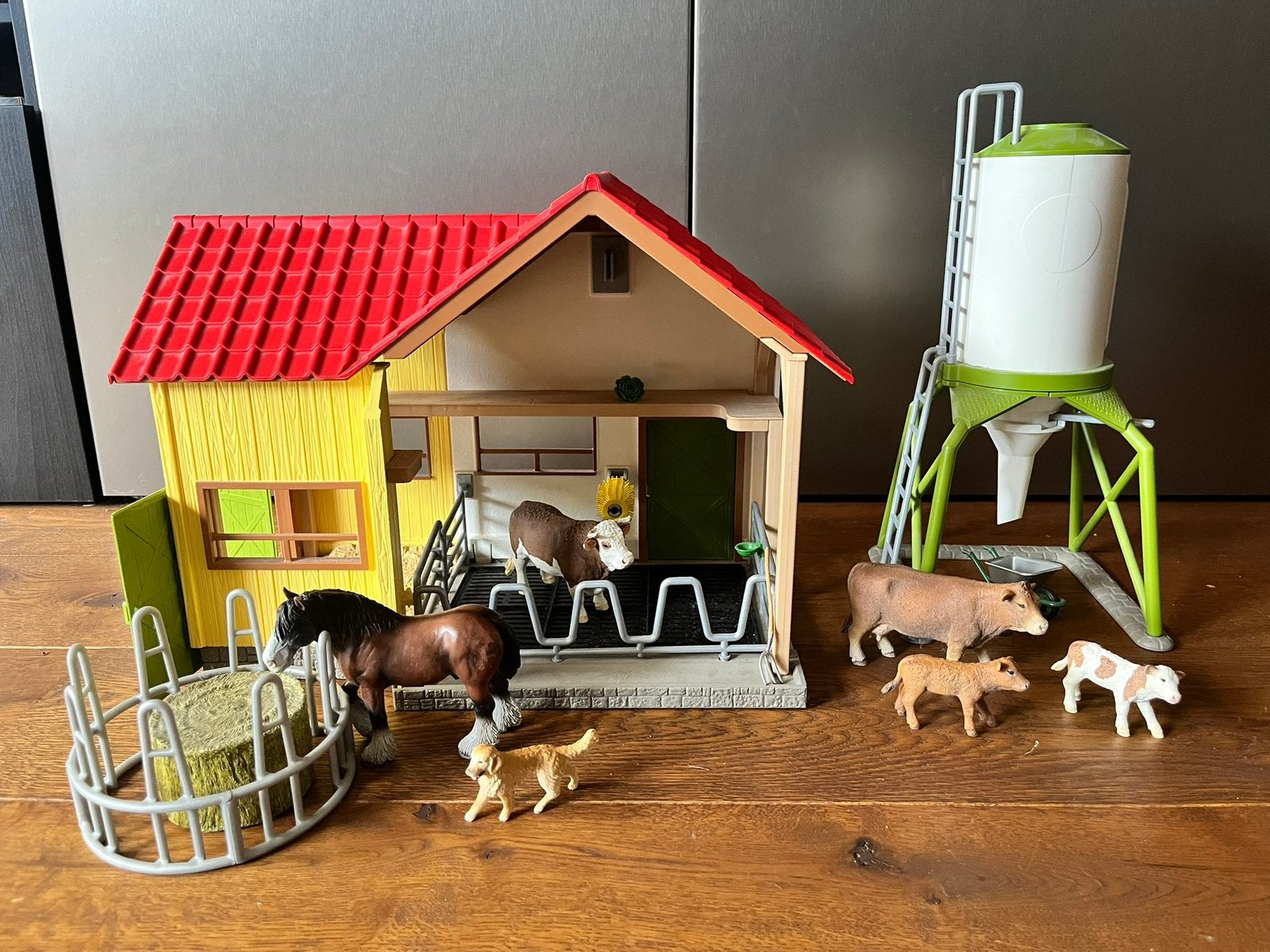 Schleich boerderij set met stal, silo en dieren, Verzamelen, Speelgoed, Ophalen of Verzenden, Zo goed als nieuw
