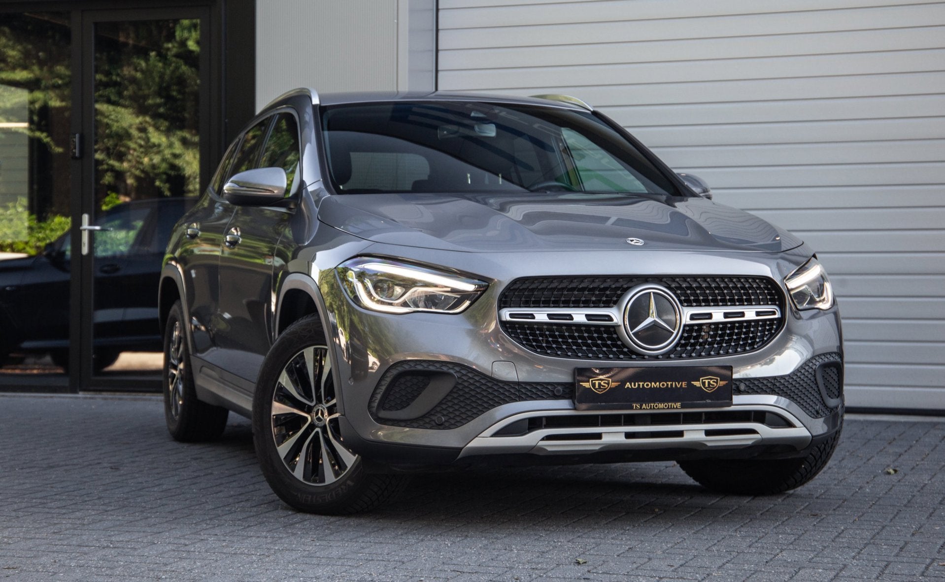 Mercedes-Benz GLA-klasse 250 e Business Solution Luxury Limi, Zwart, Leder en Stof, Plug-in hybride, Bedrijf