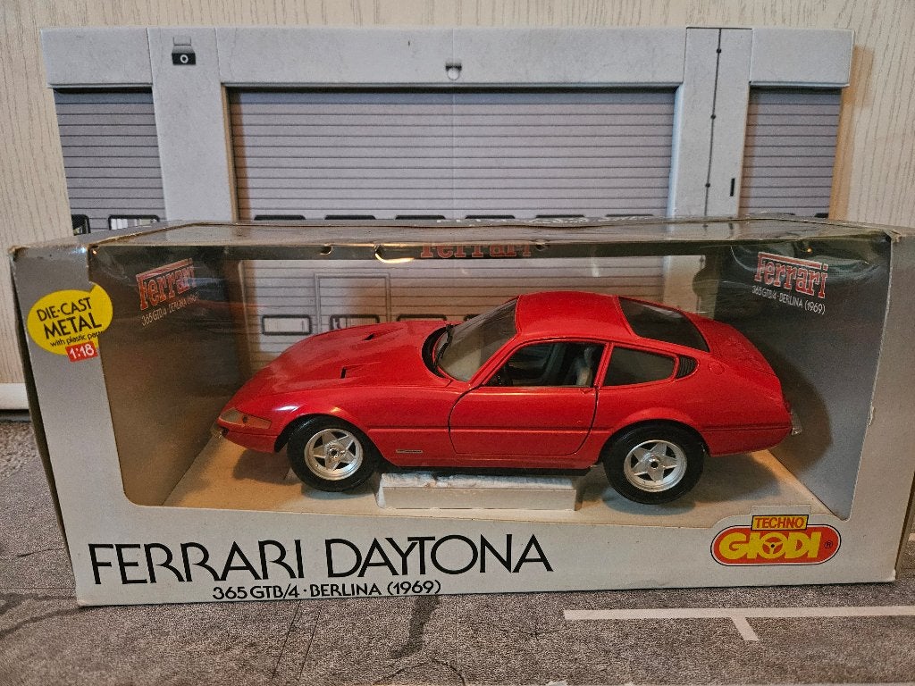 Giodi Ferrari 365 GTB/4 Daytona 1969 1/18 in ovp, Ophalen of Verzenden, Zo goed als nieuw, Auto, Overige merken