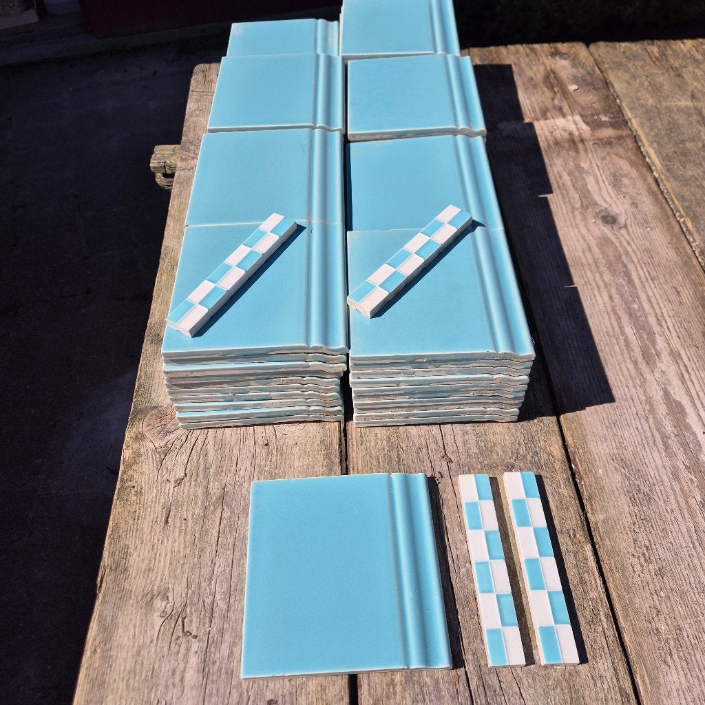 75 antieke plinten turquoise blauw en geblokte randjes, Ophalen