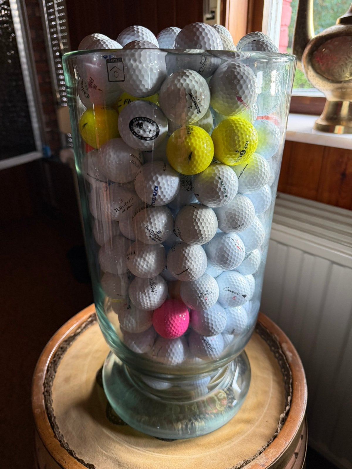 Grote vaas (50cm) met 190 golfballen (Titleist, Srixon e.a.), Ophalen, Bal(len)
